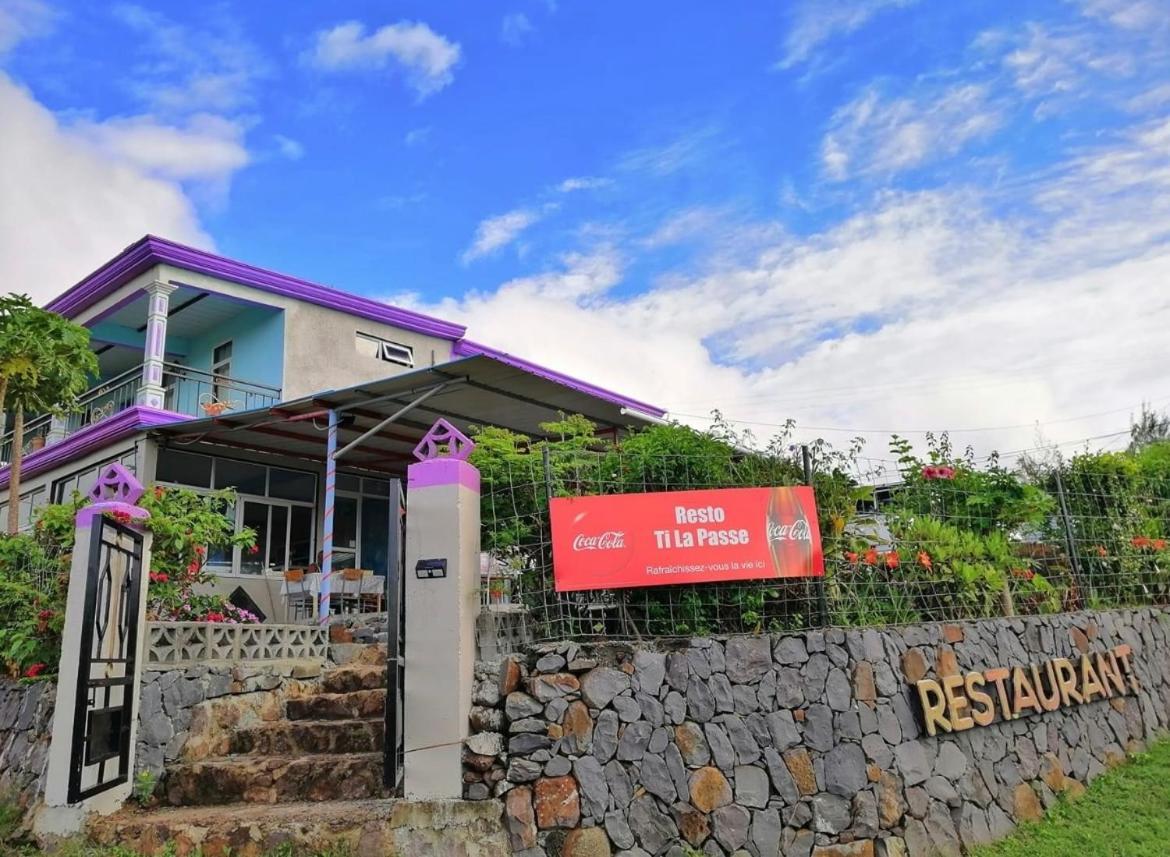 Tilapasse Resto & Guest House Port South East Экстерьер фото